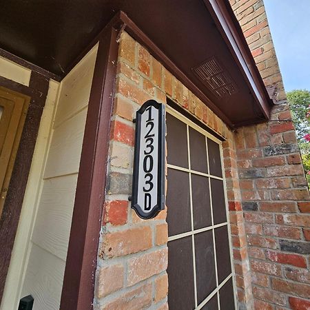 Centrally Located Houston Retreat! Sleeps 8, 10 Min To Downtown, Free Parking Esterno foto