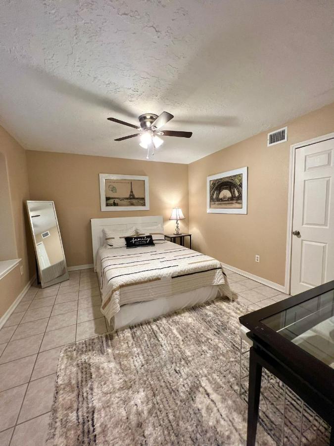 Centrally Located Houston Retreat! Sleeps 8, 10 Min To Downtown, Free Parking Esterno foto