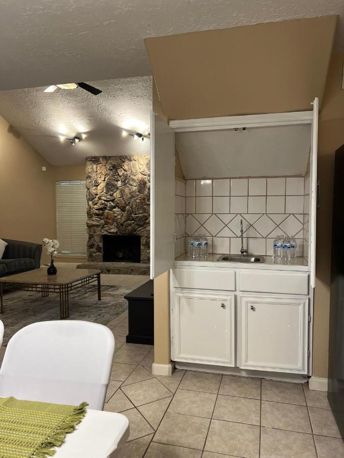 Centrally Located Houston Retreat! Sleeps 8, 10 Min To Downtown, Free Parking Esterno foto