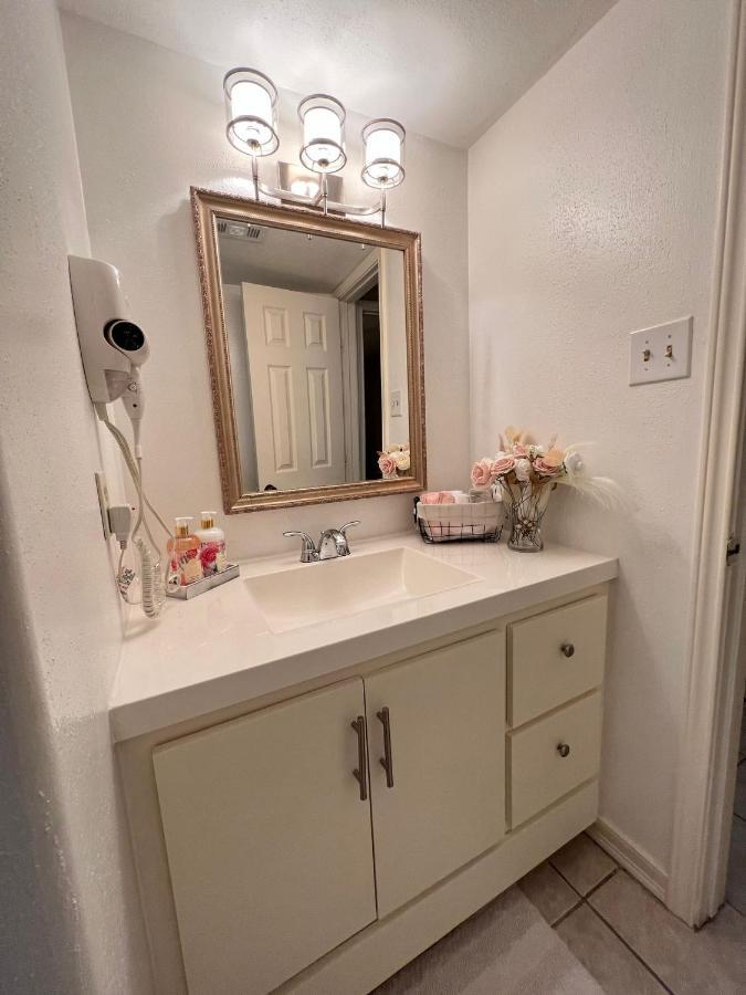 Centrally Located Houston Retreat! Sleeps 8, 10 Min To Downtown, Free Parking Esterno foto