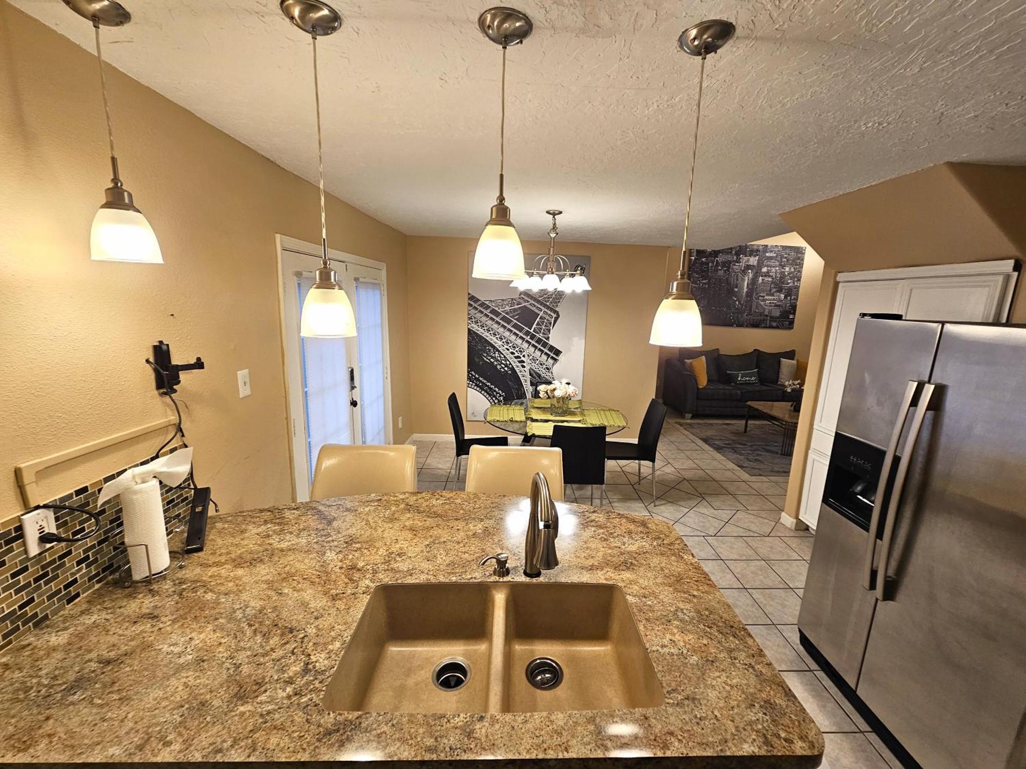 Centrally Located Houston Retreat! Sleeps 8, 10 Min To Downtown, Free Parking Esterno foto